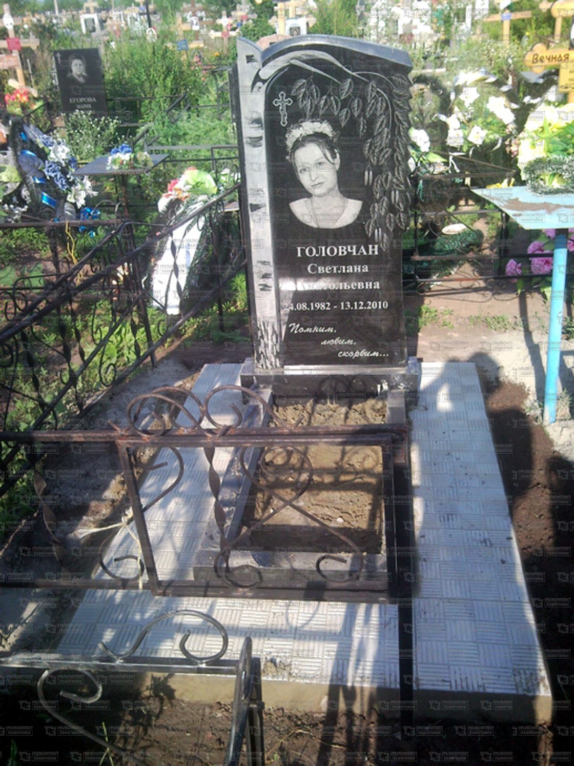 Памятники из гранита и мрамора от УралКомплект: Памятник 00134