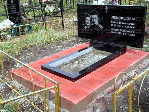 Памятники из гранита и мрамора от УралКомплект: Памятник 00255