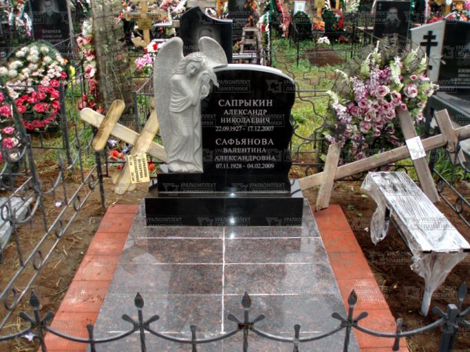 Памятники из гранита и мрамора от УралКомплект: Памятник 00288