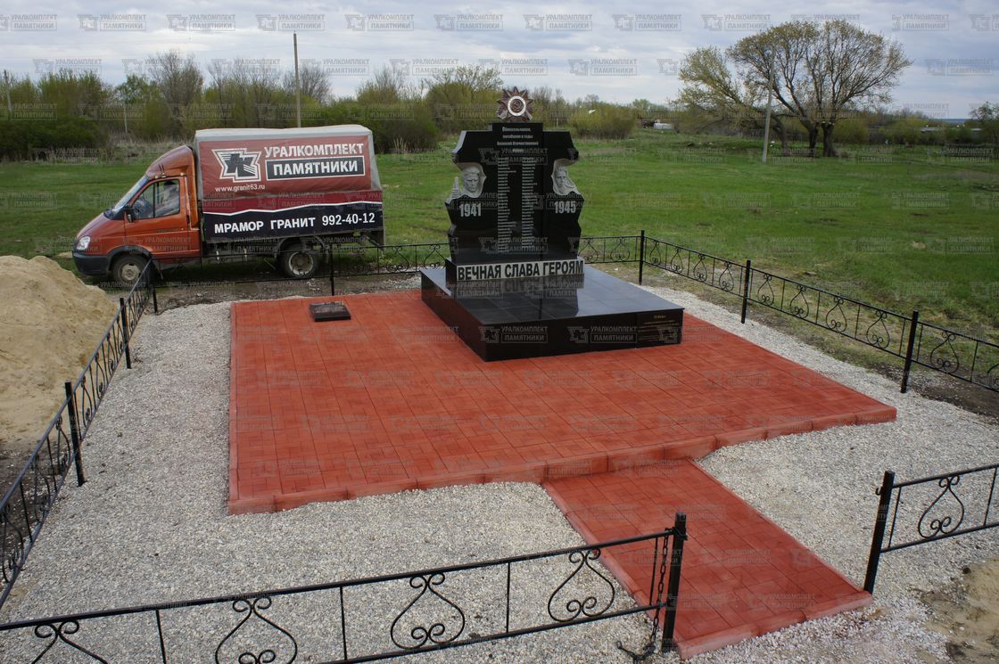 Памятники из гранита и мрамора от УралКомплект: Памятник 00478