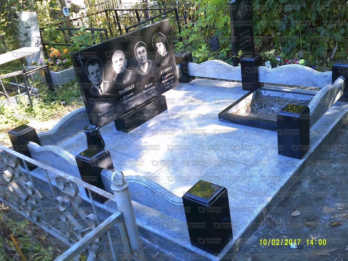 Памятники из гранита и мрамора от УралКомплект: Памятник 00583