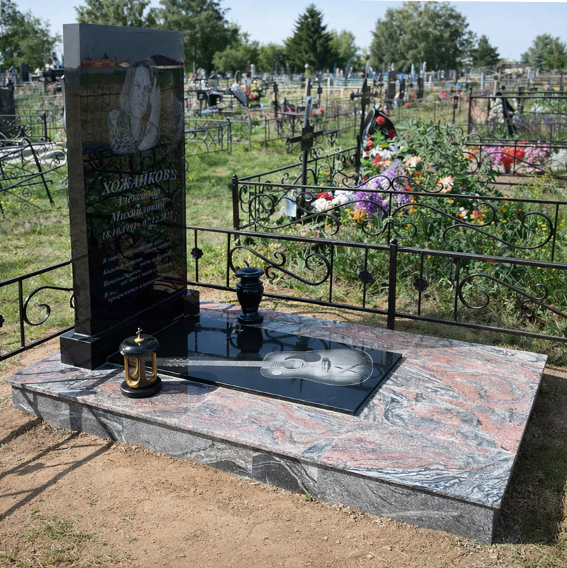 Памятники из гранита и мрамора от УралКомплект: Памятник 00804