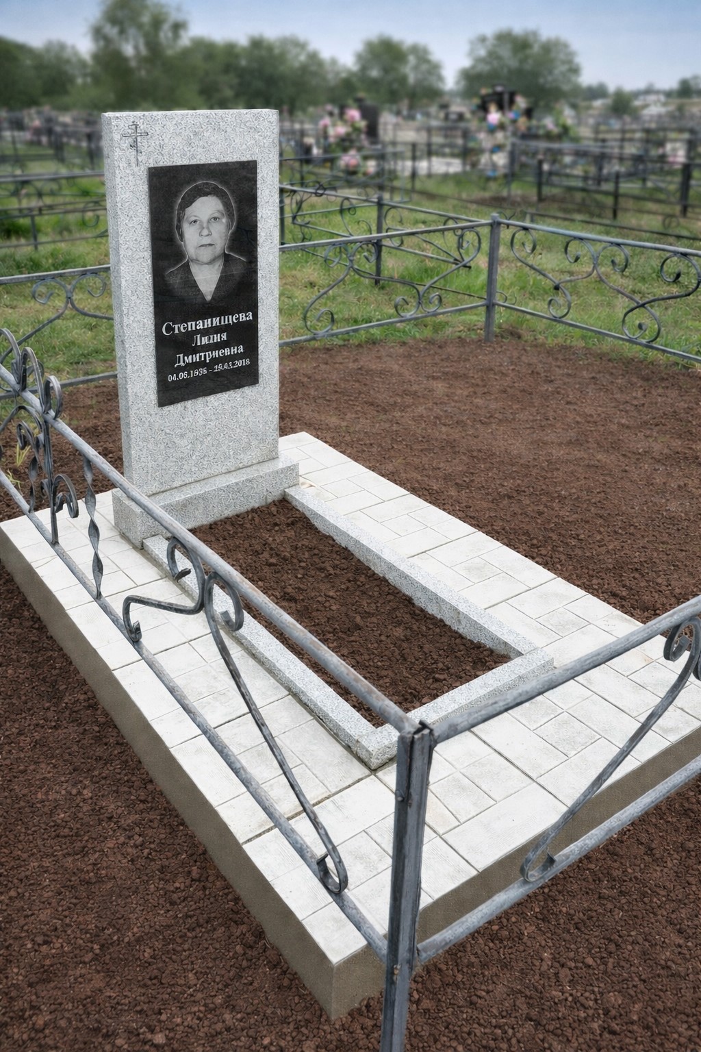 Памятники из гранита и мрамора от УралКомплект: Памятник 00619