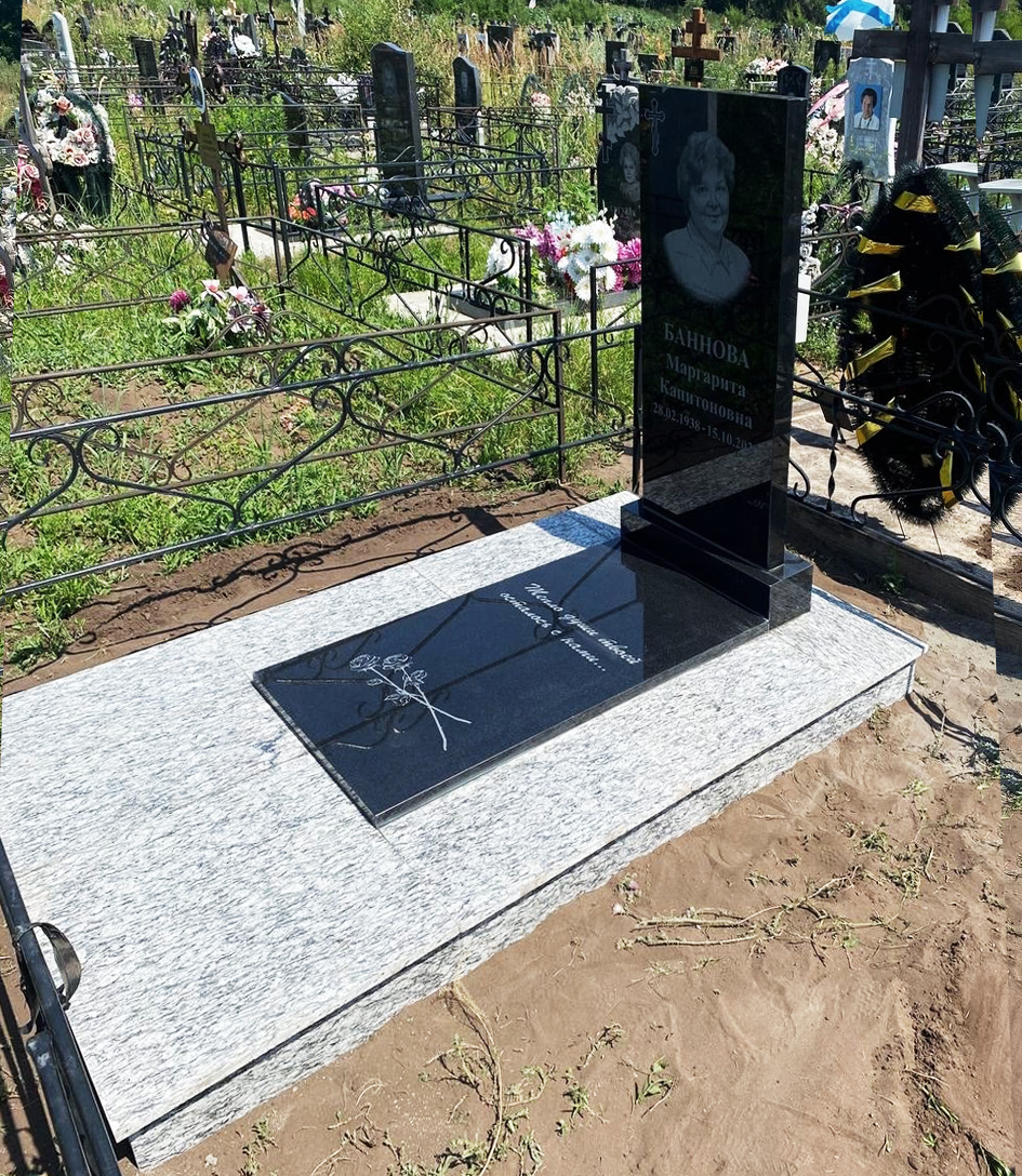 Памятники из гранита и мрамора от УралКомплект: Памятник 00815