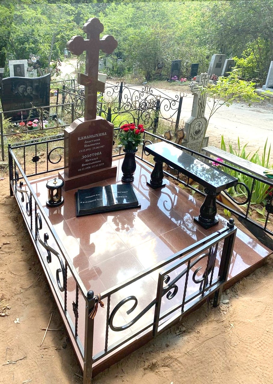 Памятники из гранита и мрамора от УралКомплект: Памятник 00819