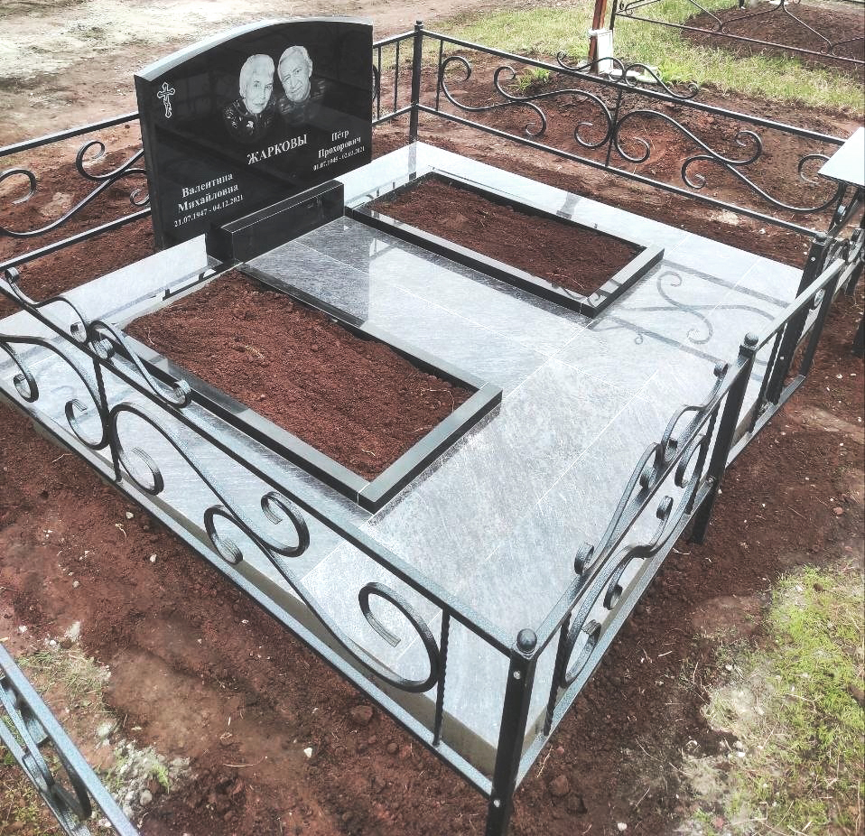 Памятники из гранита и мрамора от УралКомплект: Памятник 00834