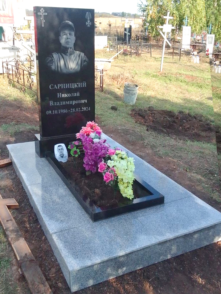 Памятники из гранита и мрамора от УралКомплект: Памятник 00835