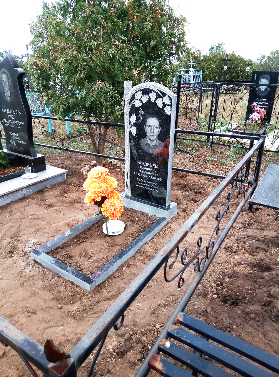 Памятники из гранита и мрамора от УралКомплект: Памятник 00839