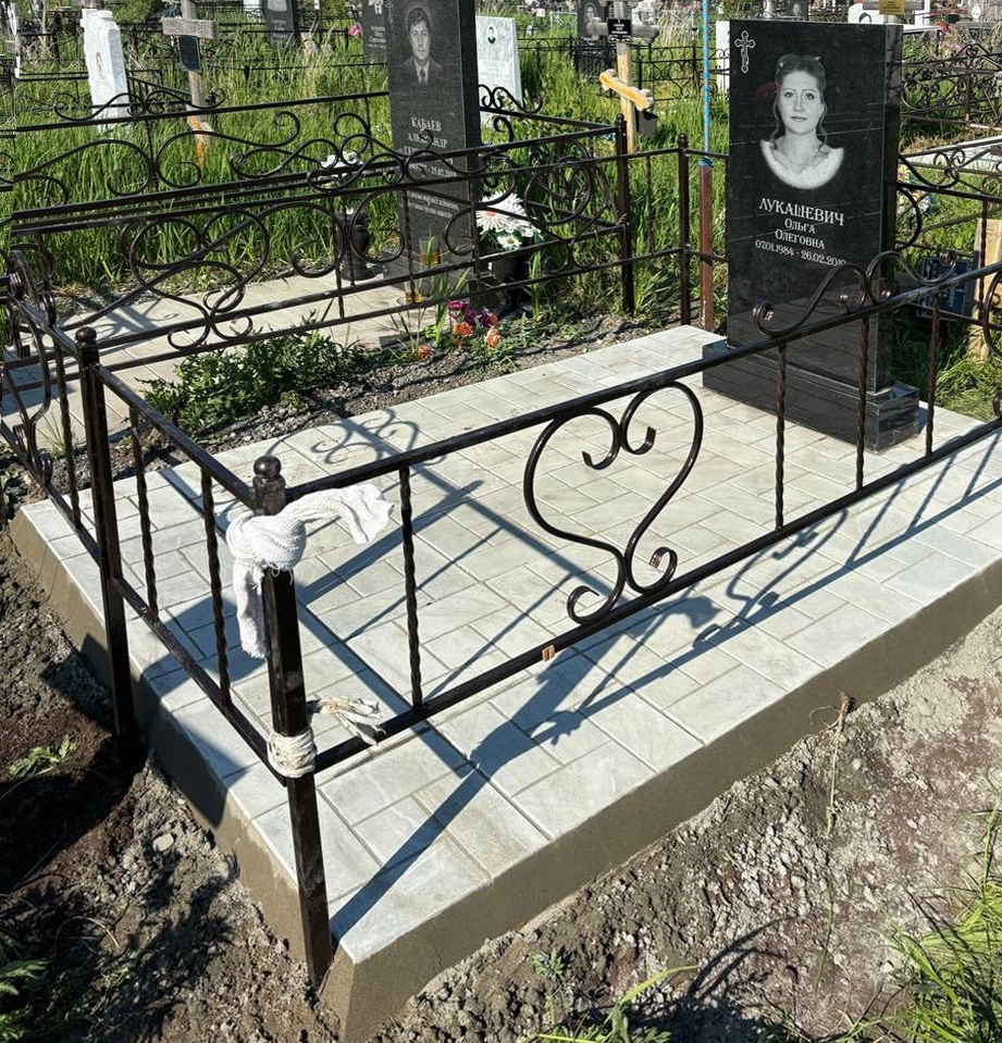 Памятники из гранита и мрамора от УралКомплект: Памятник 00843