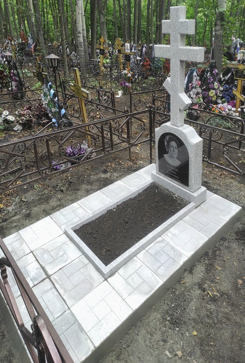 Памятники из гранита и мрамора от УралКомплект: Памятник 00846