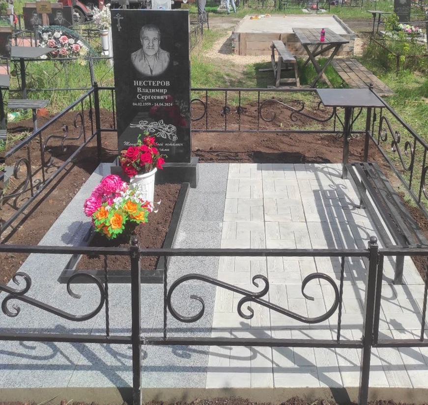 Памятники из гранита и мрамора от УралКомплект: Памятник 00866