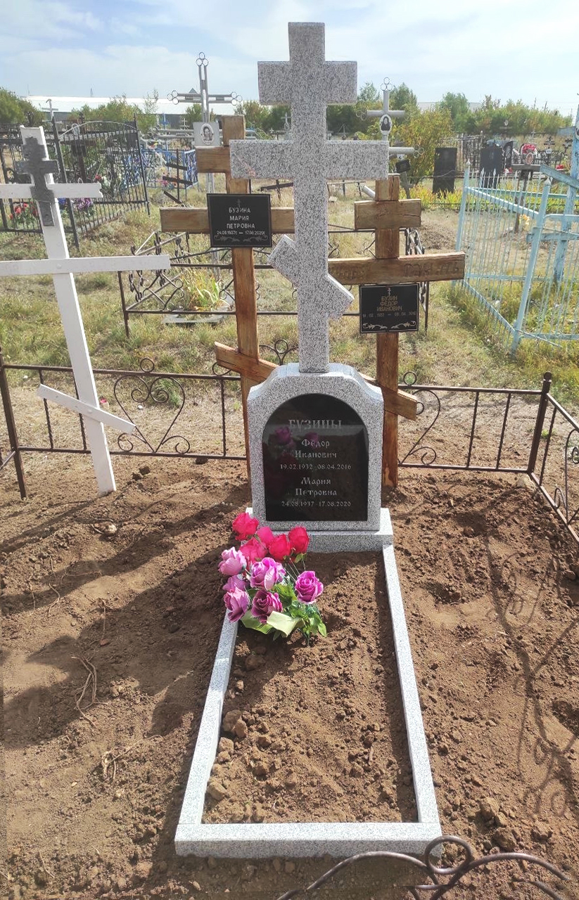 Памятники из гранита и мрамора от УралКомплект: Памятник 00872