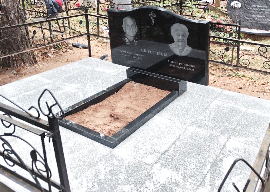 Памятники из гранита и мрамора от УралКомплект: Памятник 00876