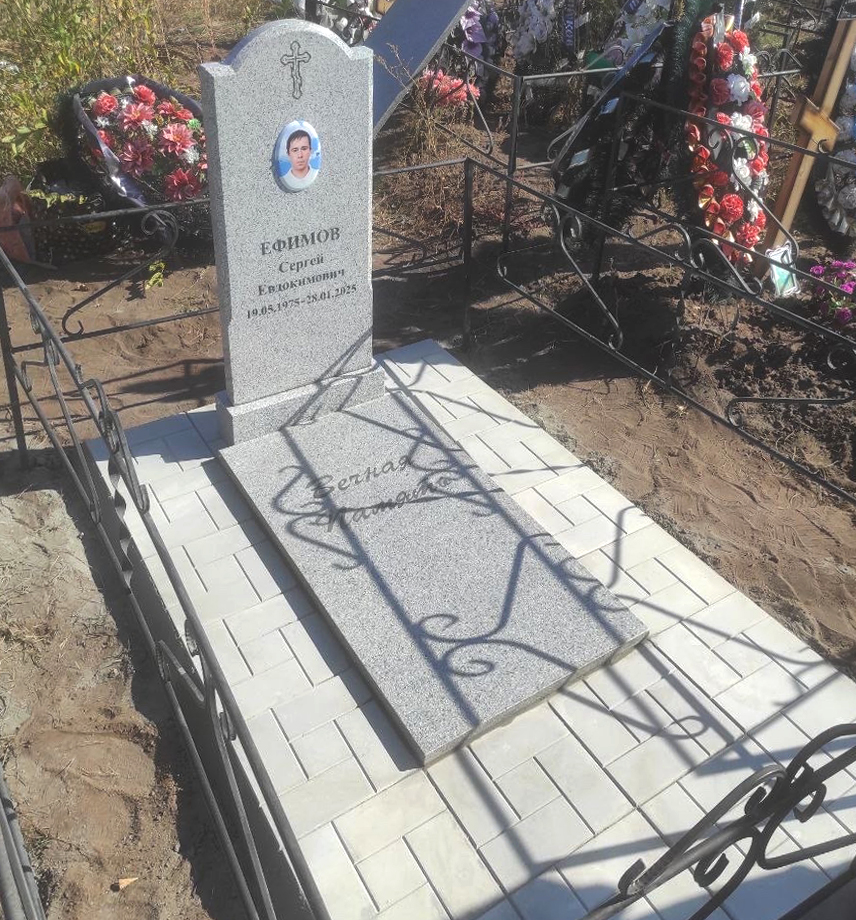 Памятники из гранита и мрамора от УралКомплект: Памятник 00878