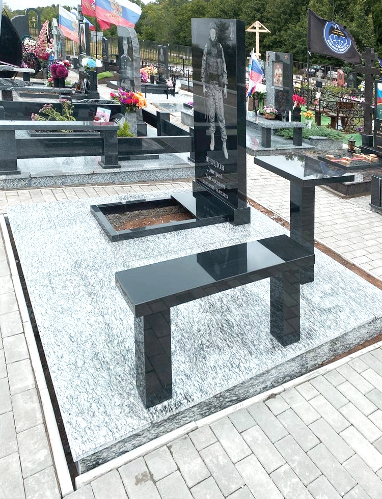 Памятники из гранита и мрамора от УралКомплект: Памятник 00879