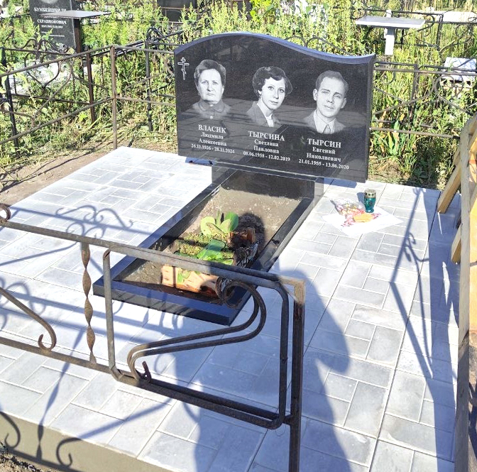 Памятники из гранита и мрамора от УралКомплект: Памятник 00881