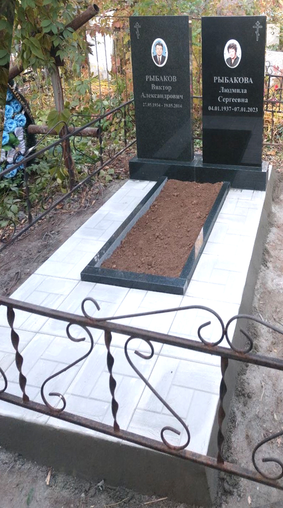 Памятники из гранита и мрамора от УралКомплект: Памятник 00886