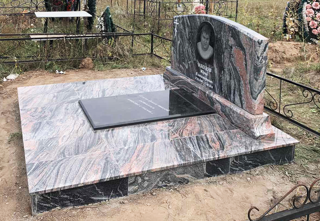 Памятники из гранита и мрамора от УралКомплект: Памятник 00904