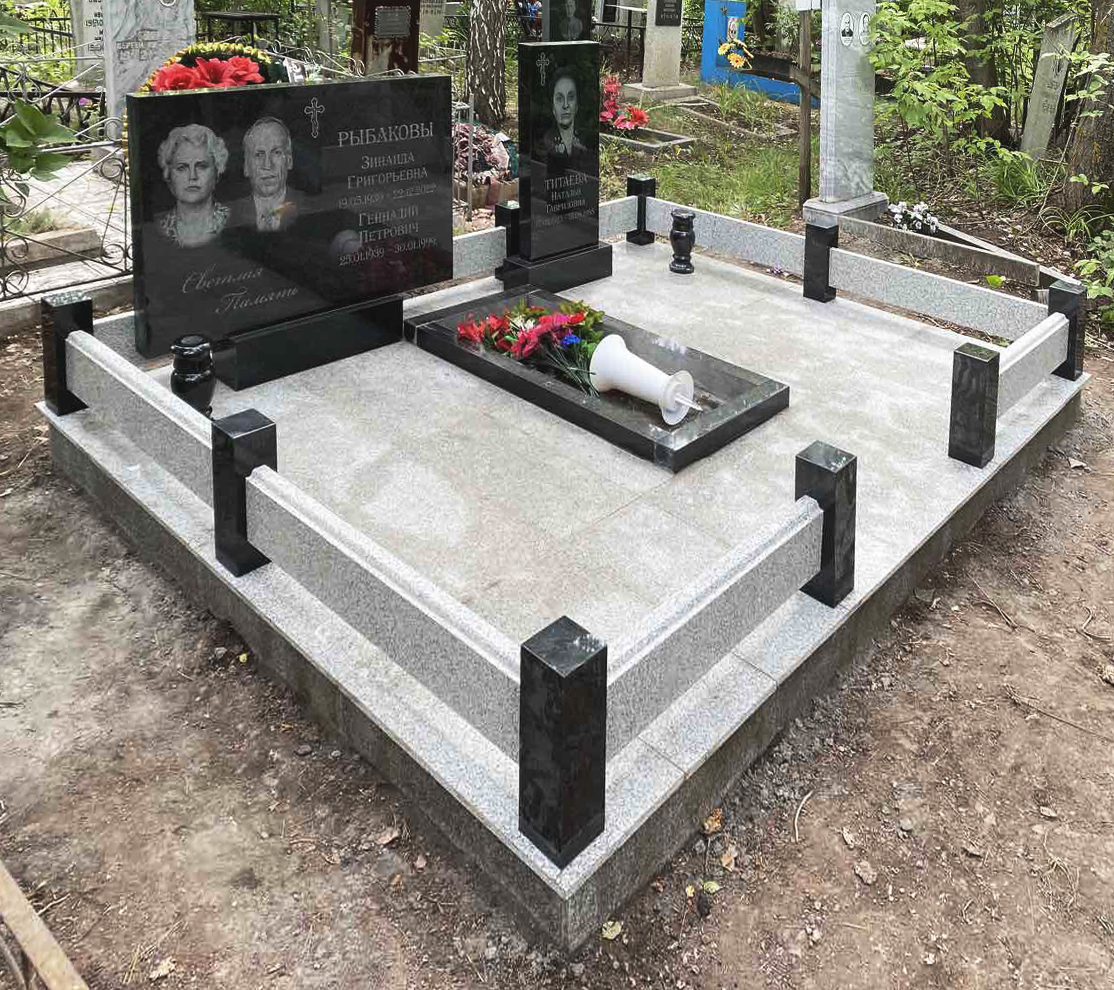 Памятники из гранита и мрамора от УралКомплект: Памятник 00905