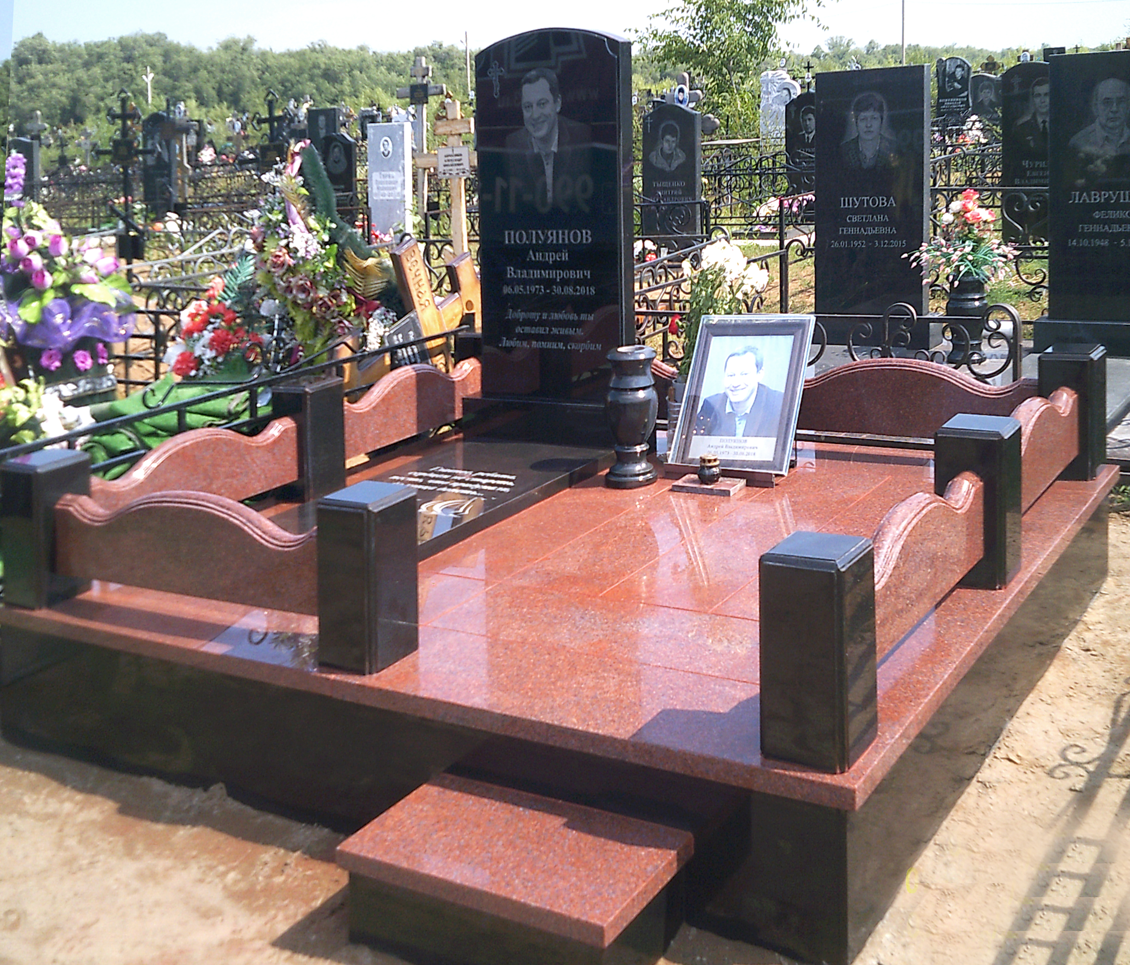 Памятники из гранита и мрамора от УралКомплект: Памятник 00914