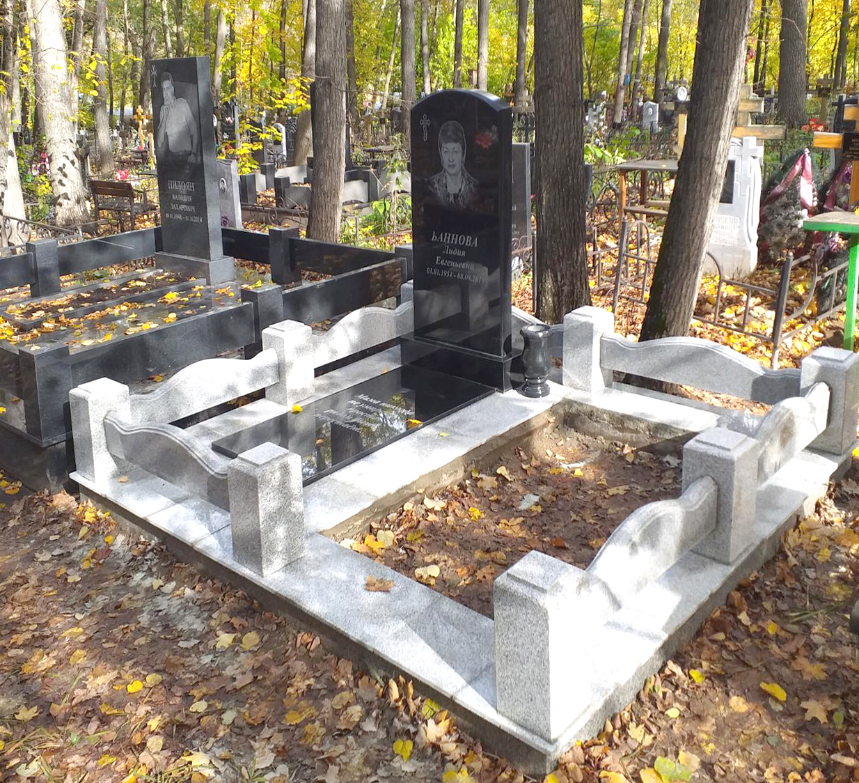 Памятники из гранита и мрамора от УралКомплект: Памятник 00922