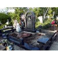 Памятники из гранита и мрамора от УралКомплект: Памятник 00004