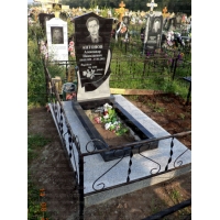 Памятники из гранита и мрамора от УралКомплект: Памятник 00018