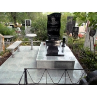 Памятники из гранита и мрамора от УралКомплект: Памятник 00048