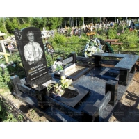 Памятники из гранита и мрамора от УралКомплект: Памятник 00059