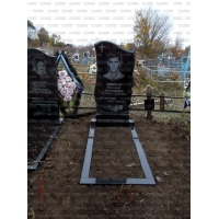 Памятники из гранита и мрамора от УралКомплект: Памятник 00061