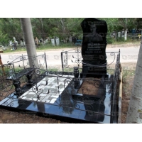Памятники из гранита и мрамора от УралКомплект: Памятник 00062