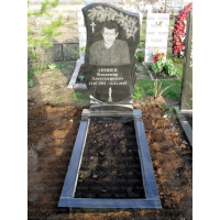 Памятники из гранита и мрамора от УралКомплект: Памятник 00064
