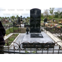 Памятники из гранита и мрамора от УралКомплект: Памятник 00072