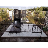 Памятники из гранита и мрамора от УралКомплект: Памятник 00085