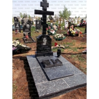 Памятники из гранита и мрамора от УралКомплект: Памятник 00133