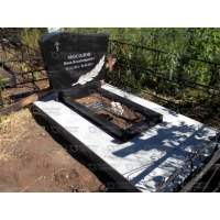 Памятники из гранита и мрамора от УралКомплект: Памятник 00143