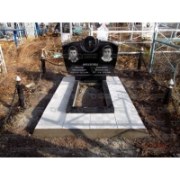 Памятники из гранита и мрамора от УралКомплект: Памятник 00158