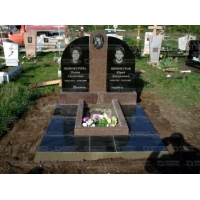 Памятники из гранита и мрамора от УралКомплект: Памятник 00174