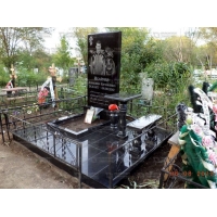 Памятники из гранита и мрамора от УралКомплект: Памятник 00242