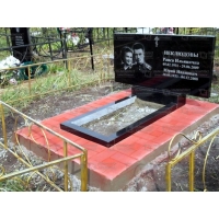 Памятники из гранита и мрамора от УралКомплект: Памятник 00255