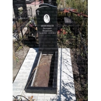 Памятники из гранита и мрамора от УралКомплект: Памятник 00282