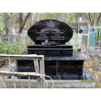 Памятники из гранита и мрамора от УралКомплект: Памятник 00322