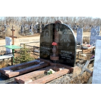 Памятники из гранита и мрамора от УралКомплект: Памятник 00337