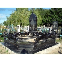 Памятники из гранита и мрамора от УралКомплект: Памятник 00338