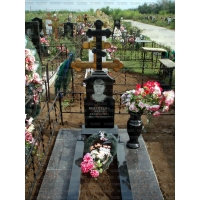 Памятники из гранита и мрамора от УралКомплект: Памятник 00379