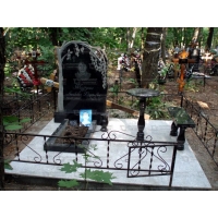 Памятники из гранита и мрамора от УралКомплект: Памятник 00420