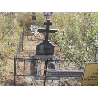 Памятники из гранита и мрамора от УралКомплект: Памятник 00424