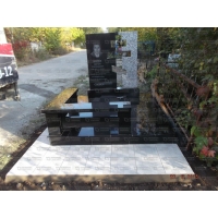 Памятники из гранита и мрамора от УралКомплект: Памятник 00430