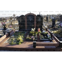 Памятники из гранита и мрамора от УралКомплект: Памятник 00433