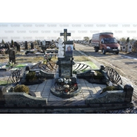 Памятники из гранита и мрамора от УралКомплект: Памятник 00437